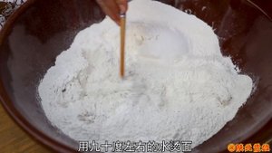 【陕北霞姐】大舅帮忙扬荞麦，霞姐烧土灶做荞面蒸饺，一捏一蒸，个大馅香有嚼劲！