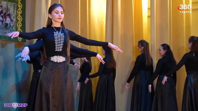 Творческие коллективы Агуй-Шапсуга отметили свои юбилеи смотреть онлайн