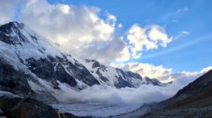 Безенги. Вид на Безенгийскую стену из хижины Джанги-Кош, 2 сентября 2021