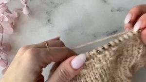 Простой красивый свитер спицами