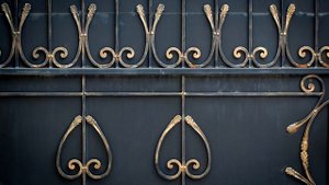 Элементы художественной ковки. Кованые изделия на воротах. Художественная ковка металла.