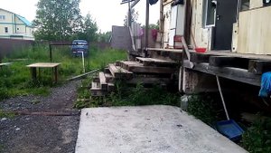 отмостка из жби плит, 150 рублей /м2   40 м2 за 2 часа. Дом из блок комнат отмостка.