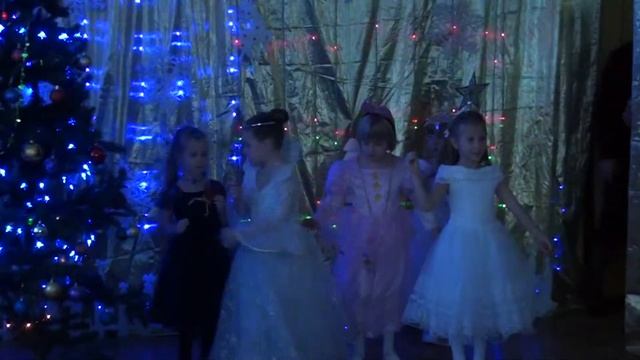 Новый 2013 год в детском саду № 83 Хоста 121226_0914_4 смотреть онлайн