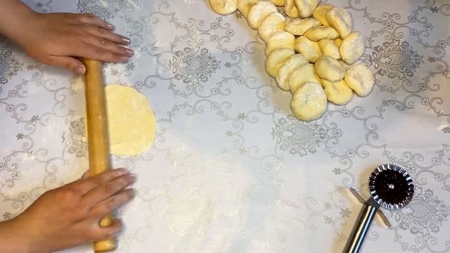 Ен онай ЧЕБУРЕКТЫН рецептиси? казакша рецепт. Чебуреки?