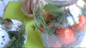 Квашеные ПОМИДОРЫ быстро за 2 дня. Бочковые помидоры в банке.Закваска помидор за 5 минут. Видео.