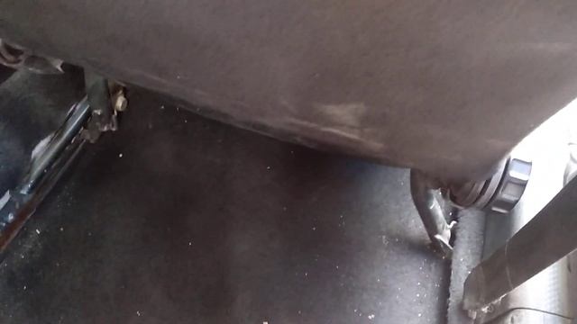 Как снять передние сиденья на Volkswagen Golf 3 смотреть онлайн