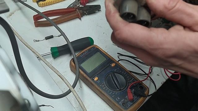 Микроволновка Samsung  работает(крутит), но не греет