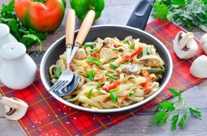 КАК ПРИГОТОВИТЬ ЛАПШУ С ГРИБАМИ И КУРИЦЕЙ