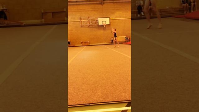 The Charleston gymnastics routine by Savannah смотреть онлайн