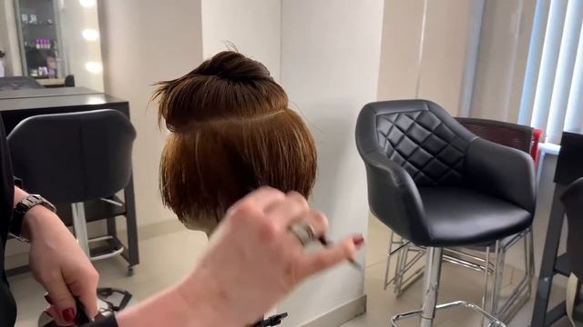 КЛАССИЧЕСКАЯ ЖЕНСКАЯ СТРИЖКА ЗА 20 МИНУТ! Парикмахеры, берите филировочную бритву! Бесплатный урок смотреть онлайн