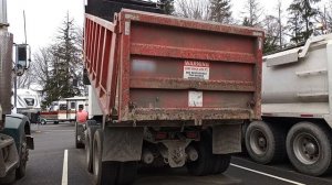 Подъем КУЗОВА на американском САМОСВАЛЕ | Коробка отбора мощности