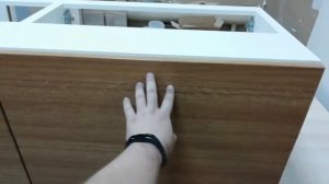 Двойная подвесная тумба в ванную. Открывание выдвижных ящиков нажатием.