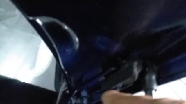 Установка амортизотора капота Пежо 206 смотреть онлайн