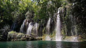 Фоновая Заставка Водопада с расслабляющим звуком воды и природы.