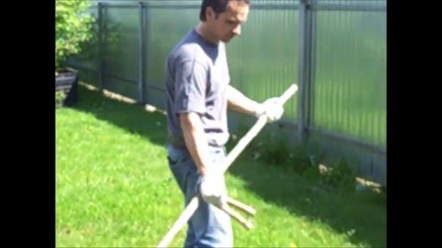Как косить траву видео.