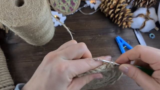 Дёшево, но эффектно: прищепка, канат и джутовая веревка из хозтоваров превращаются в корзинку! смотреть онлайн