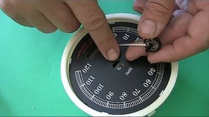 HOW TO OPEN HARLEY DAVIDSON SPEEDOMETER DIAL FACE CHANGE
