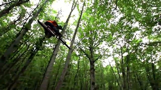 Видео ролик автобокс Thule Motion 800 Adventure Team Edition смотреть онлайн