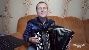 А за окошком месяц май