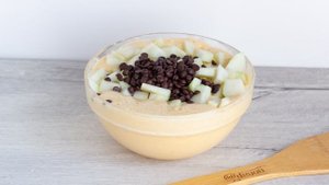 Пирог с грушей и шоколадом