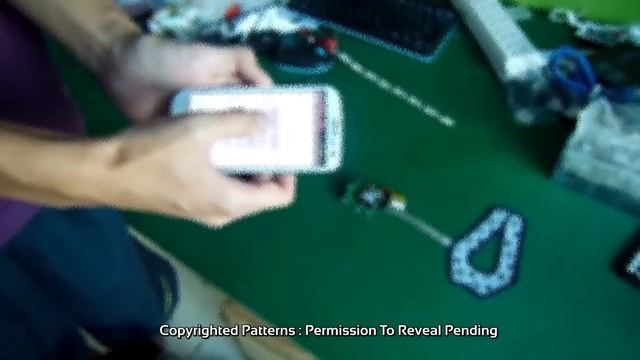 E-ink экран позволяет изменять дизайн туфель на ходу смотреть онлайн