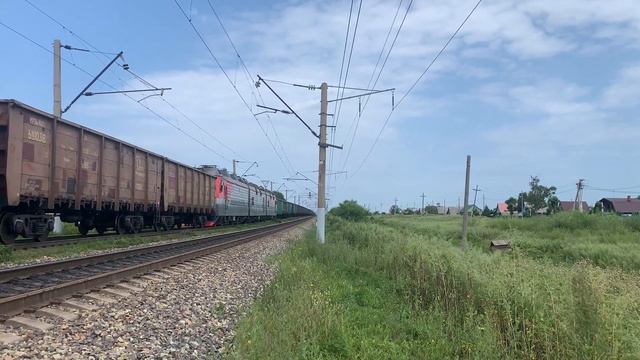 Электровозы 3ЭС5К-983+3ЭС5К-1080 со сдвоенным грузовым поездом смотреть онлайн