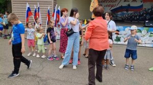 Детей развлекают в Чистяковской роще!