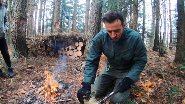 Как переночевать в лесу при -7 без тёплой одежды смотреть онлайн
