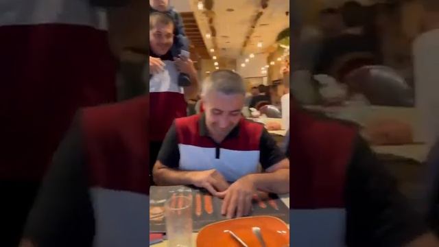 Прикол в одинаковых футболках