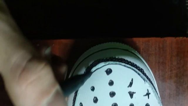 кастомизация кроссовок маркером.Как кастомизировать кроссовки школьнику.
