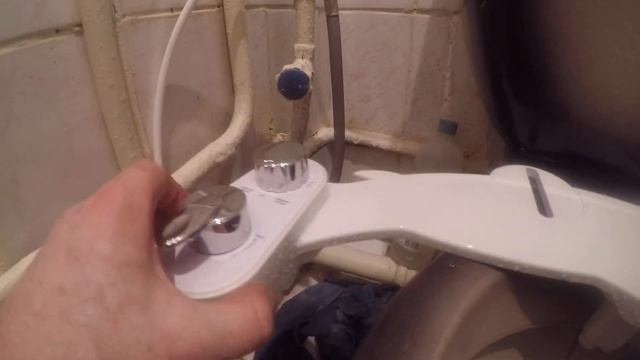 Гигиенический кран (накладка) под крышку сиденья унитаза. Новинка. смотреть онлайн