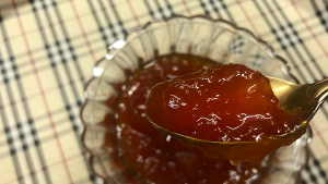 Потрясающе вкусное янтарное варенье из замороженных яблок и тыквы.