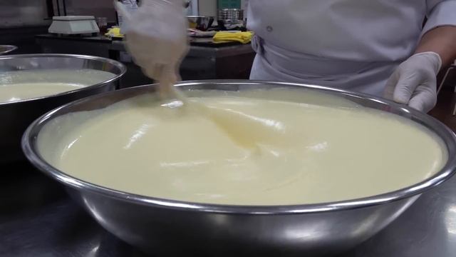 치즈케이크 Full of Cream Cheese! Spanish Basque Cheesecake Making - Korean Bakery смотреть онлайн