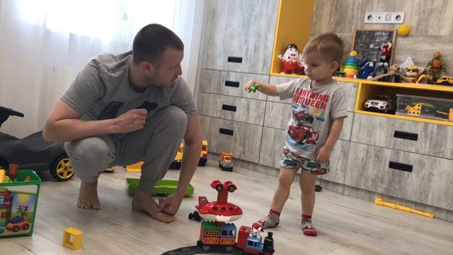 Поезд LEGO Duplo . Строим стоянку для автомобилей . Конструктор Лего . Влог .