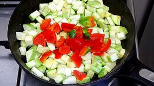 Кабачок с яйцами и чесноком на завтрак