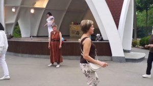 А Я НЕ ЗНАЮ ПОЧЕМУ, НО МЕНЯ ТЯНЕТ!??/ТАНЦЫ В ПАРКЕ ГОРЬКОГО ХАРЬКОВ МАЙ 2021