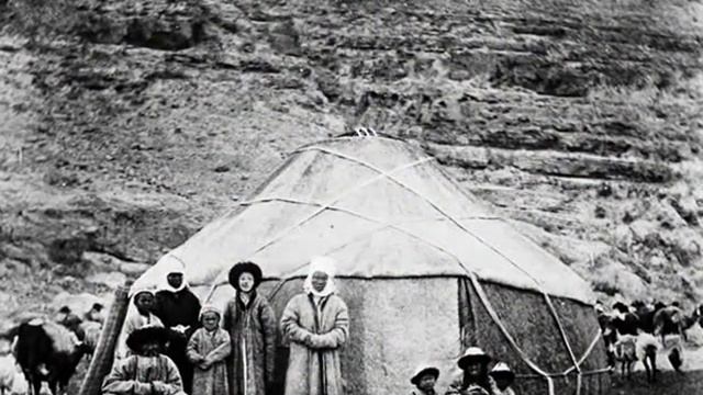 Буктрейлер по роману Чингиза Айтматова "И дольше века длится день" к 40-летию произведения смотреть онлайн