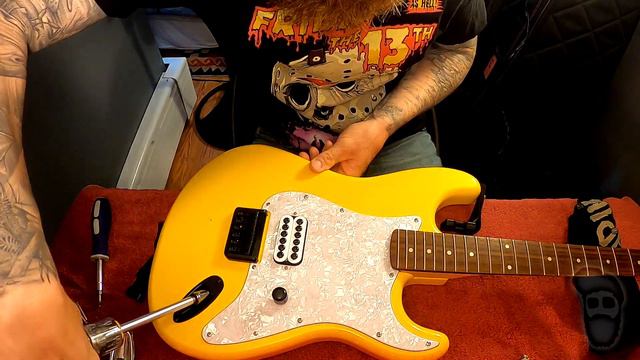 TOM DELONGE SQUIER UPGRADE!! Black Musiclily Hardware смотреть онлайн