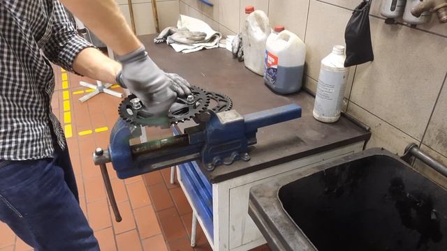 BMW S 1000 RR M Endurance chain installation смотреть онлайн