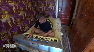 Синтезатор YAMAHA DGX-200 Подбираю аккорды и аккомпанемент  к  своей новой песне