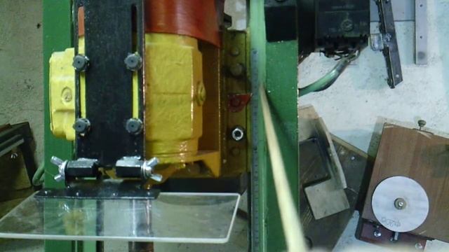 Фрезерный станок по дереву, оригинальной конструкции смотреть онлайн