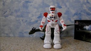 Детский мир - Робот Mobicaro на ДУ с эффектами, красный и Игрушка Attivio Робот-дракон, зеленый