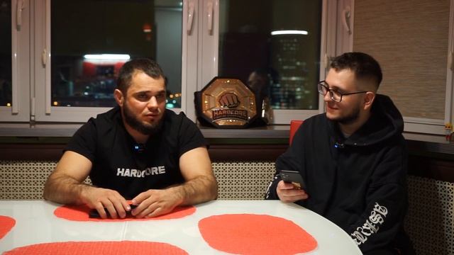 Шамиль «Охотник» Джахбаров-«Бой с Тимуром Золотым состоится» / Интервью. смотреть онлайн