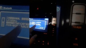 как подключить телефон к nissan leaf ? через блютуз?