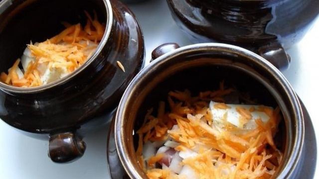 Жаркое из свинины в горшочках