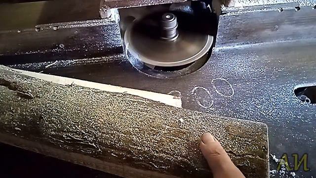 Пилю орех на доски. При помощи вертикально фрезерного станка. смотреть онлайн