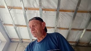 умный крепеж для подвесного потолка.