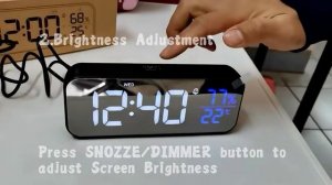 Настольные электронные часы.