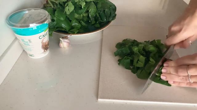 ВСЕГО 15 МИН И ШПИНАТ С ГРИБАМИ В СМЕТАННОМ СОУСЕ ГОТОВ! … МММ…НЯМКА! смотреть онлайн