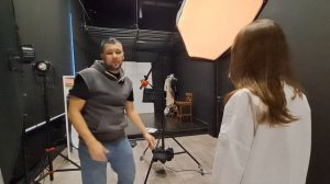 Портретная фотография. Постановка света для начинающих. Смотрим как свет влияет на лицо модели.